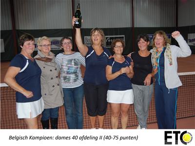 Dames 40 afdeling II (40-75 punten) onder leiding van kapitein Dina Diepenveen